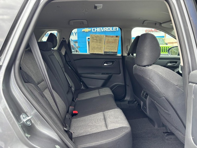 Nissan Rogue Vehicle Image 11