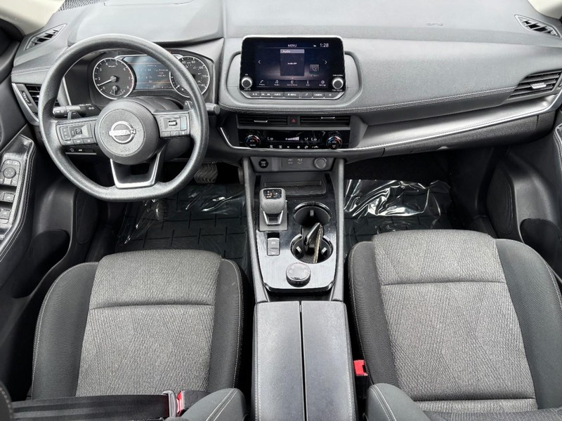 Nissan Rogue Vehicle Image 12