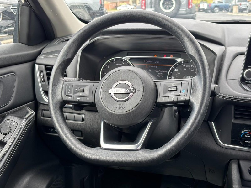Nissan Rogue Vehicle Image 13