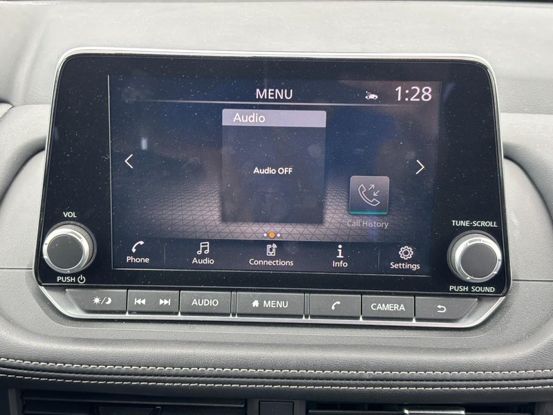 Nissan Rogue Vehicle Image 14