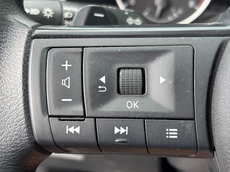 Nissan Rogue Vehicle Image 18