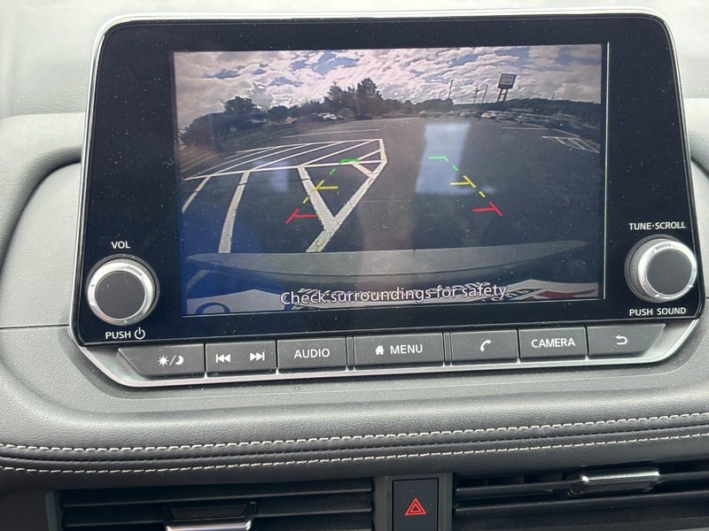 Nissan Rogue Vehicle Image 22