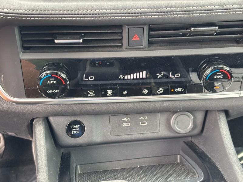 Nissan Rogue Vehicle Image 23