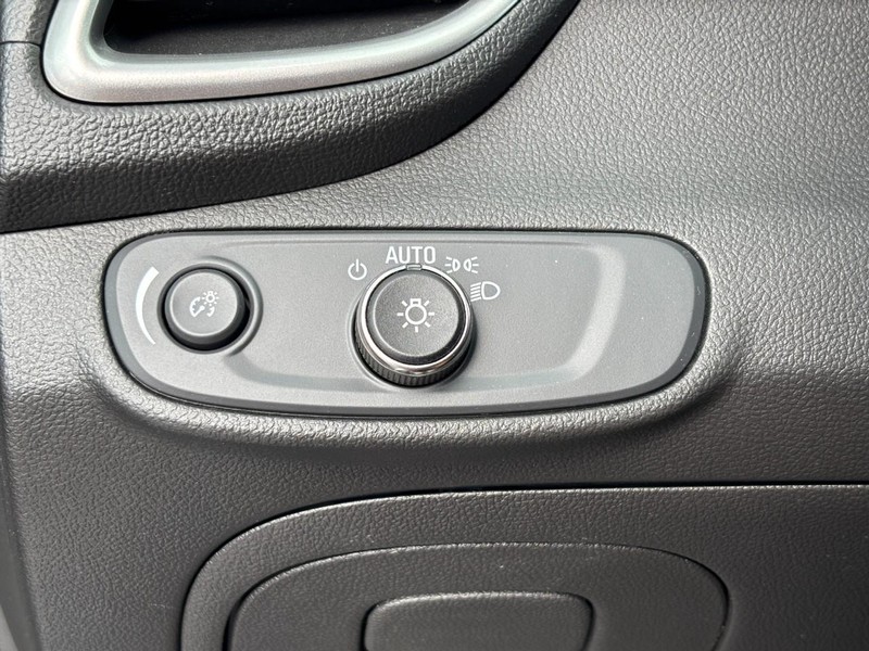 Chevrolet Trax Vehicle Image 16