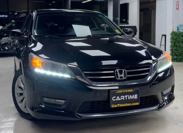 Honda Accord Sedan Vehicle Full-screen Gallery Image 03