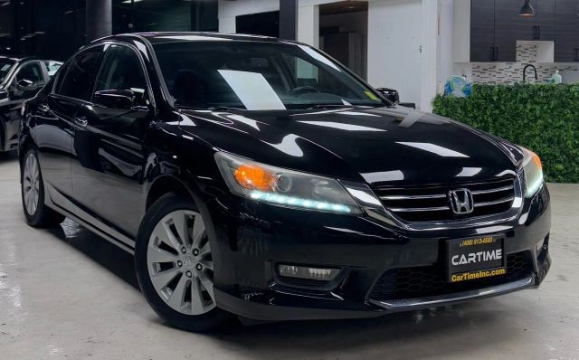 Honda Accord Sedan Vehicle Full-screen Gallery Image 04