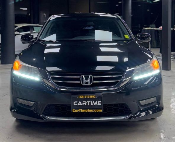 Honda Accord Sedan Vehicle Full-screen Gallery Image 05