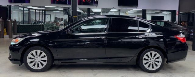 Honda Accord Sedan Vehicle Full-screen Gallery Image 07