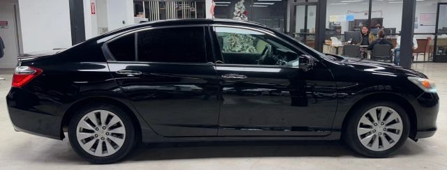 Honda Accord Sedan Vehicle Full-screen Gallery Image 08