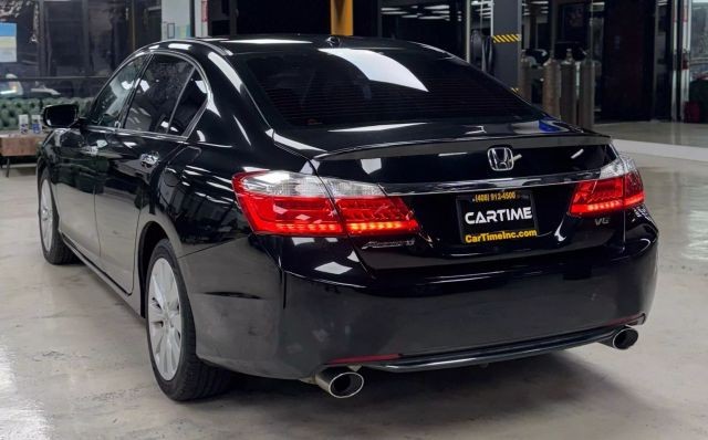 Honda Accord Sedan Vehicle Full-screen Gallery Image 09