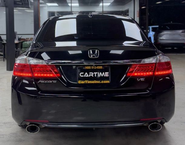 Honda Accord Sedan Vehicle Full-screen Gallery Image 10