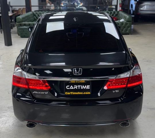 Honda Accord Sedan Vehicle Full-screen Gallery Image 11