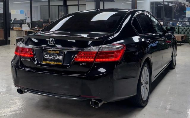 Honda Accord Sedan Vehicle Full-screen Gallery Image 12