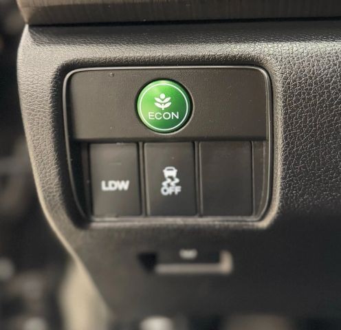 Honda Accord Sedan Vehicle Full-screen Gallery Image 14