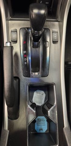 Honda Accord Sedan Vehicle Full-screen Gallery Image 15