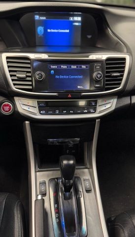 Honda Accord Sedan Vehicle Full-screen Gallery Image 16
