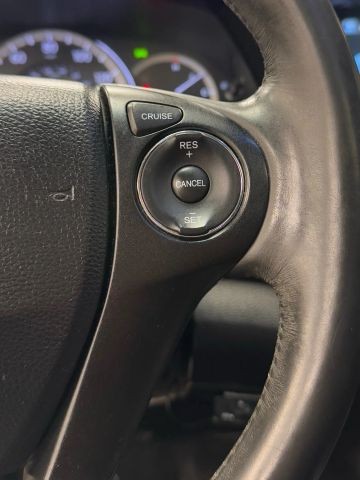 Honda Accord Sedan Vehicle Full-screen Gallery Image 18