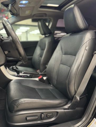 Honda Accord Sedan Vehicle Full-screen Gallery Image 25