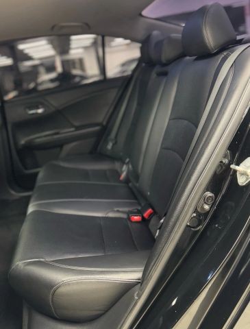 Honda Accord Sedan Vehicle Full-screen Gallery Image 26