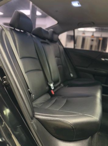 Honda Accord Sedan Vehicle Full-screen Gallery Image 31