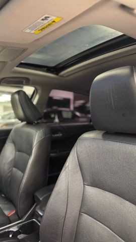 Honda Accord Sedan Vehicle Full-screen Gallery Image 32