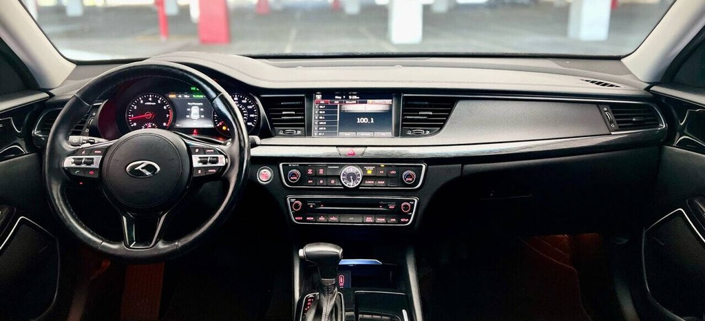 Kia Cadenza Vehicle Full-screen Gallery Image 35