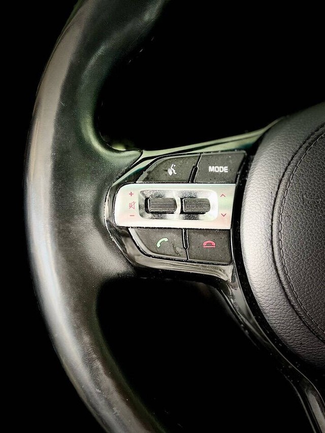Kia Cadenza Vehicle Full-screen Gallery Image 16