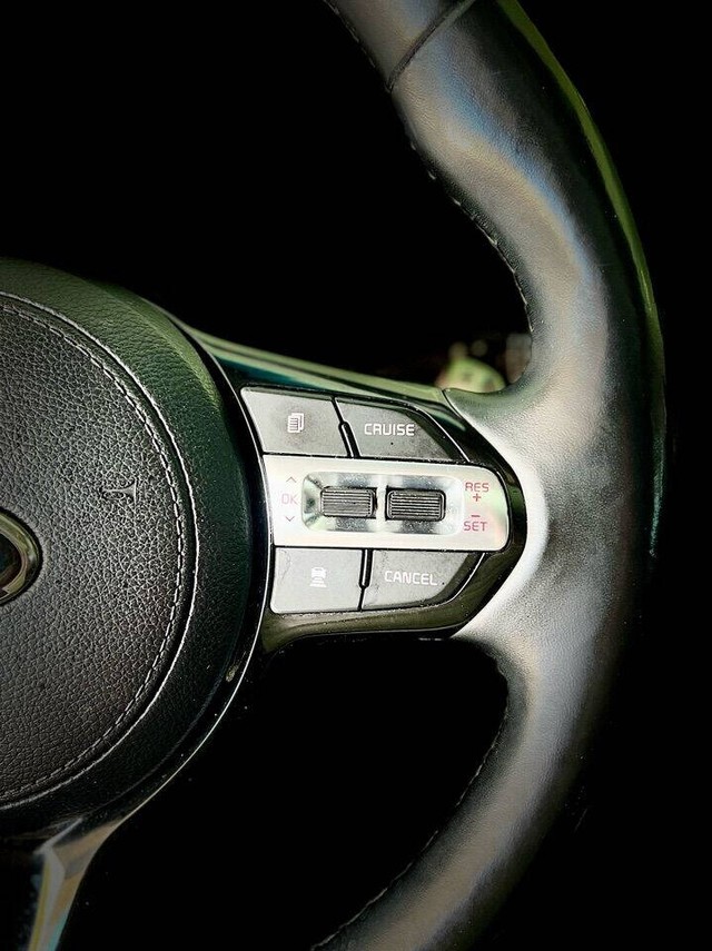Kia Cadenza Vehicle Full-screen Gallery Image 17