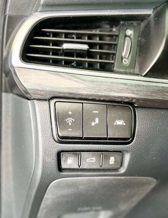 Kia Cadenza Vehicle Full-screen Gallery Image 24