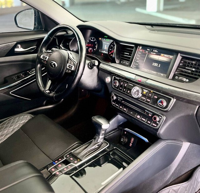 Kia Cadenza Vehicle Full-screen Gallery Image 34