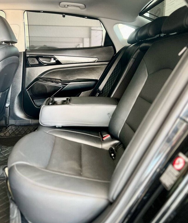 Kia Cadenza Vehicle Full-screen Gallery Image 37