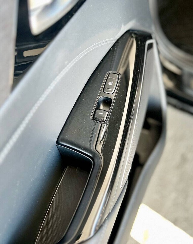 Kia Cadenza Vehicle Full-screen Gallery Image 39