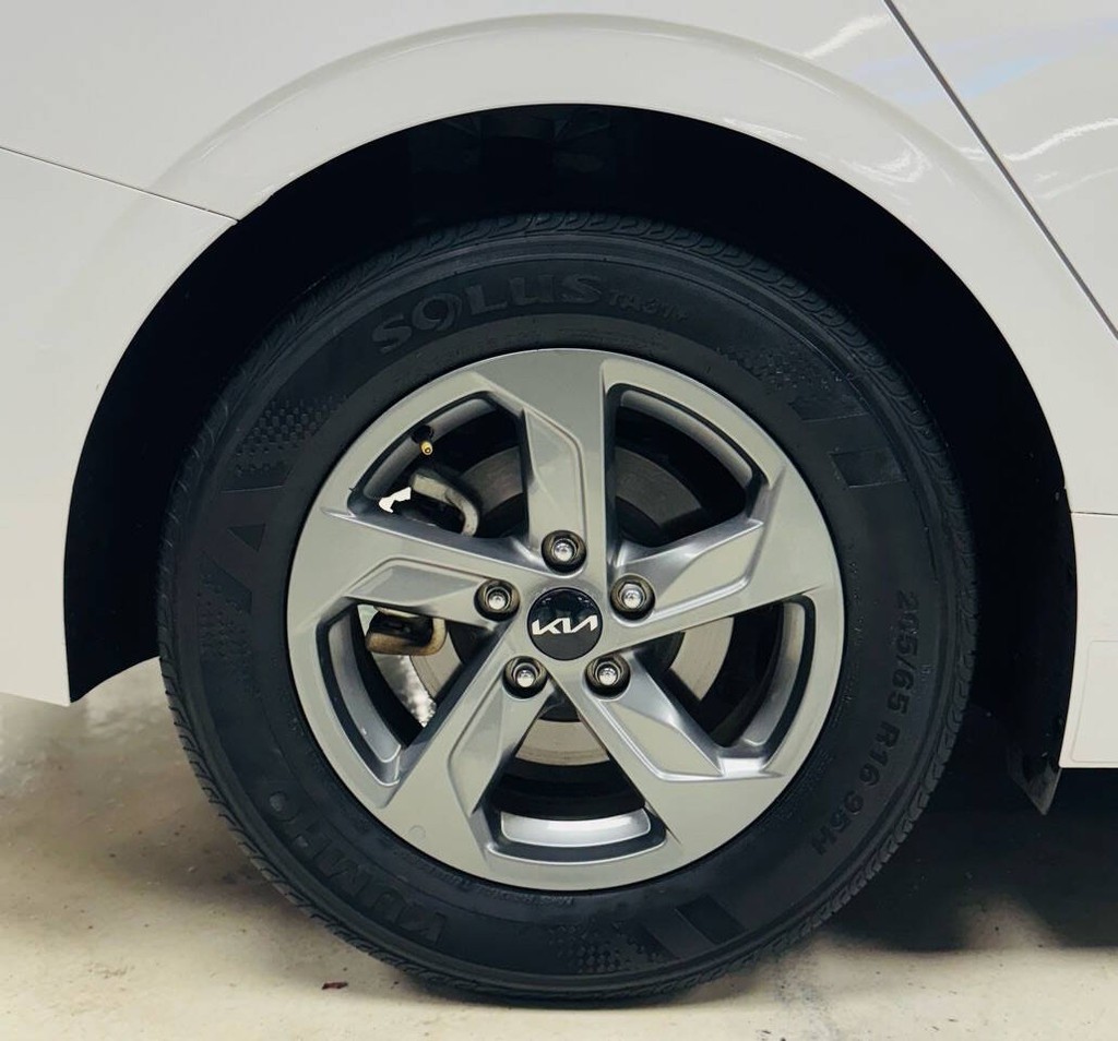Kia K5 Vehicle Full-screen Gallery Image 31
