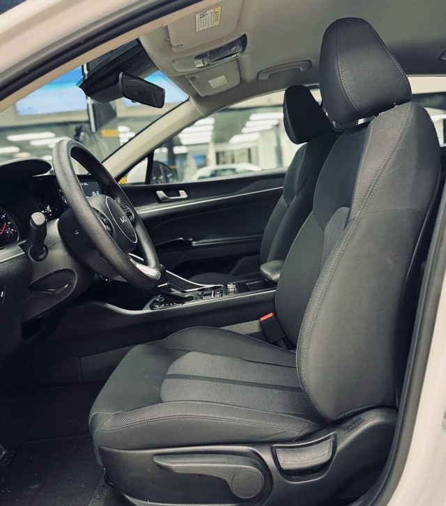 Kia K5 Vehicle Full-screen Gallery Image 23