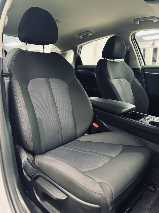 Kia K5 Vehicle Full-screen Gallery Image 26