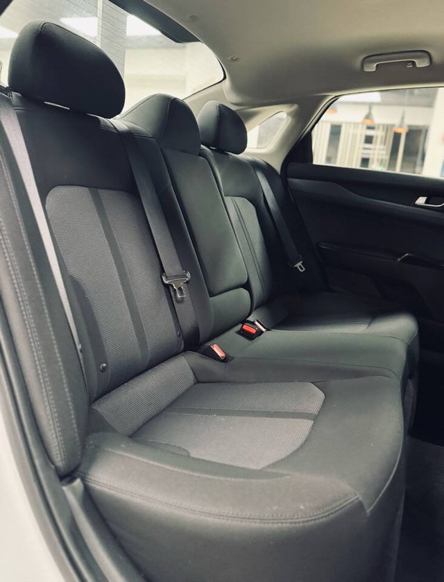 Kia K5 Vehicle Full-screen Gallery Image 27