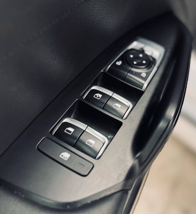 Kia K5 Vehicle Full-screen Gallery Image 28