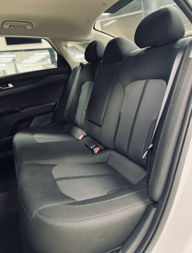Kia K5 Vehicle Full-screen Gallery Image 29
