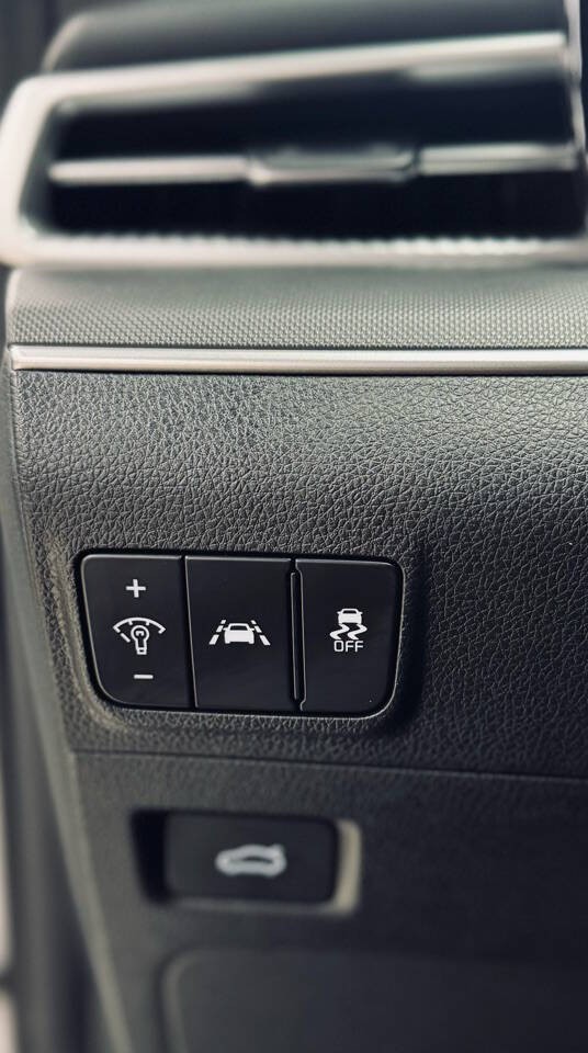 Kia K5 Vehicle Full-screen Gallery Image 30