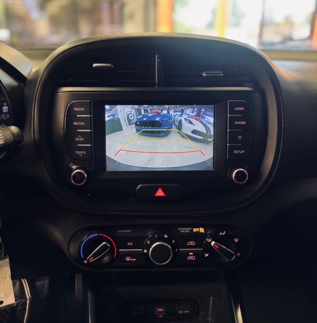 Kia Soul Vehicle Full-screen Gallery Image 09