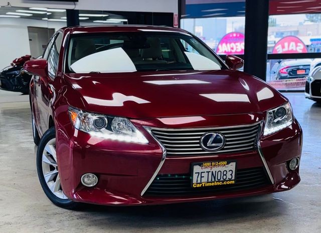 Lexus ES Vehicle Full-screen Gallery Image 02