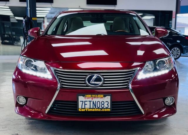 Lexus ES Vehicle Full-screen Gallery Image 09