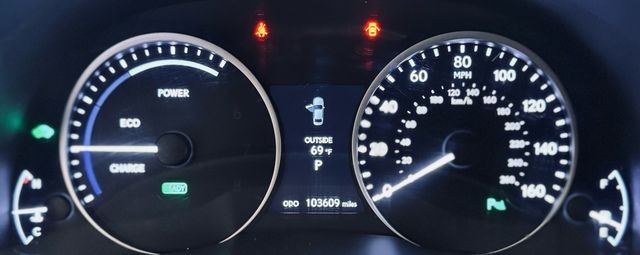 Lexus ES Vehicle Full-screen Gallery Image 12