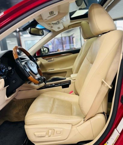 Lexus ES Vehicle Full-screen Gallery Image 21