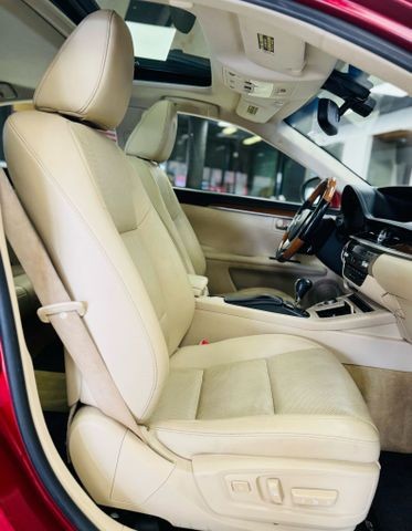 Lexus ES Vehicle Full-screen Gallery Image 23