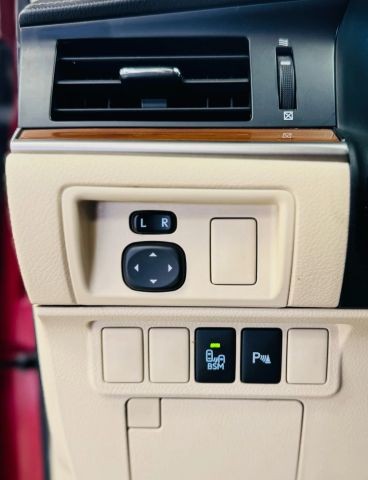 Lexus ES Vehicle Full-screen Gallery Image 27