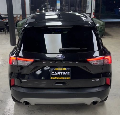 Ford Escape Vehicle Full-screen Gallery Image 10