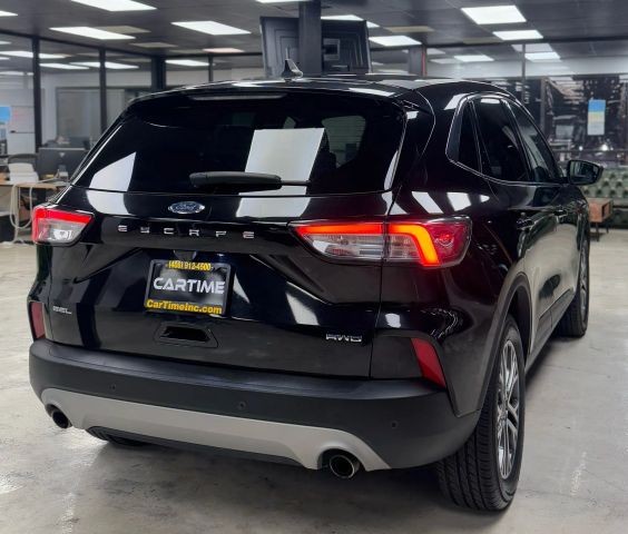 Ford Escape Vehicle Full-screen Gallery Image 11