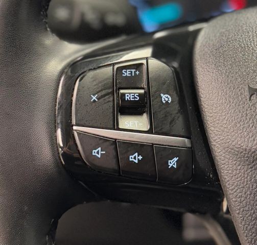 Ford Escape Vehicle Full-screen Gallery Image 16