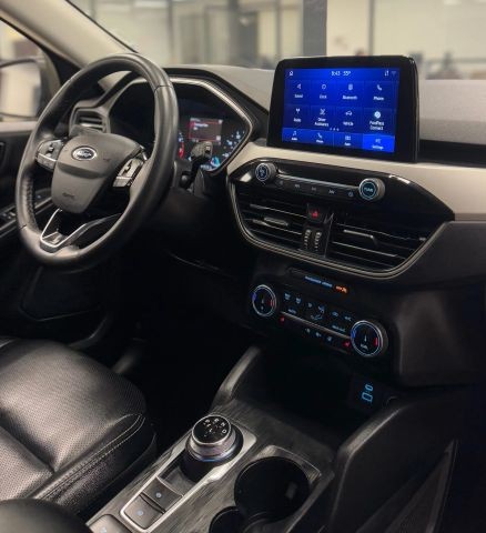 Ford Escape Vehicle Full-screen Gallery Image 19